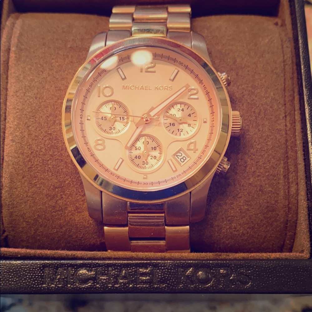 Michael kors rose gold watch